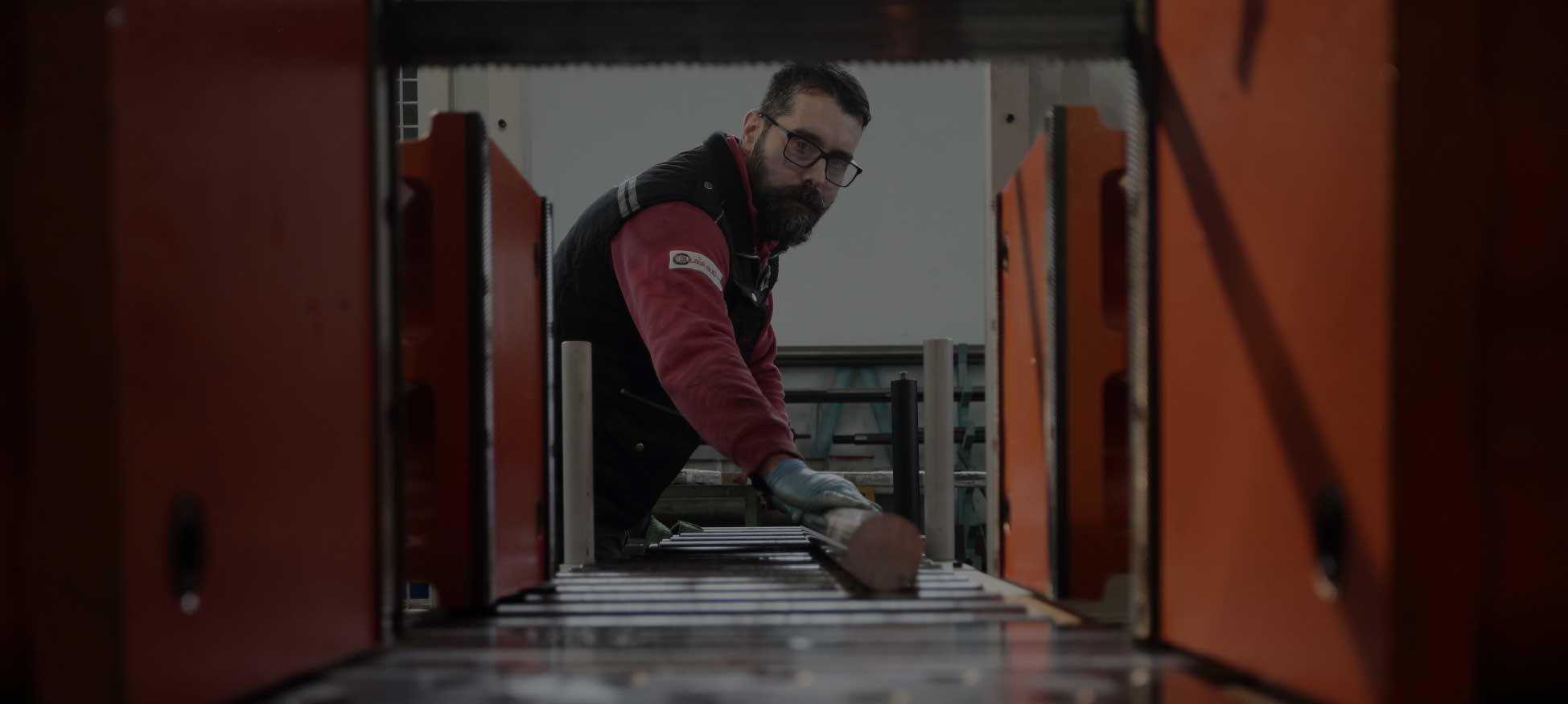 Vista di una postazione di lavoro dall'interno